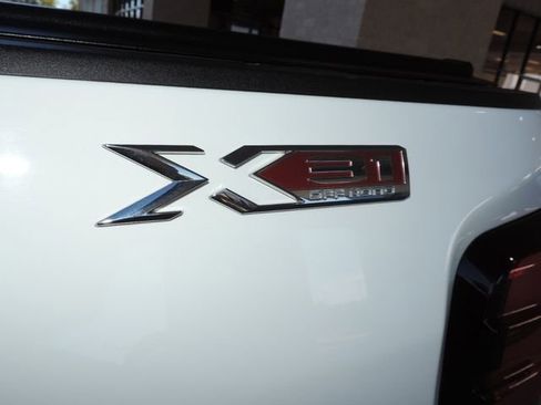 Certified 2024 GMC Sierra 2500 SLT w/ SLT Convenience Package image 19