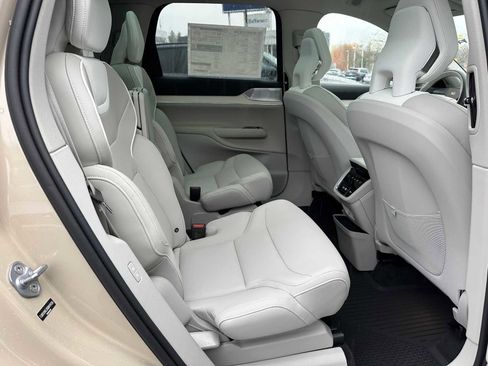 New 2025 Volvo EX90 Ultra w/ Protection Package Premier image 12
