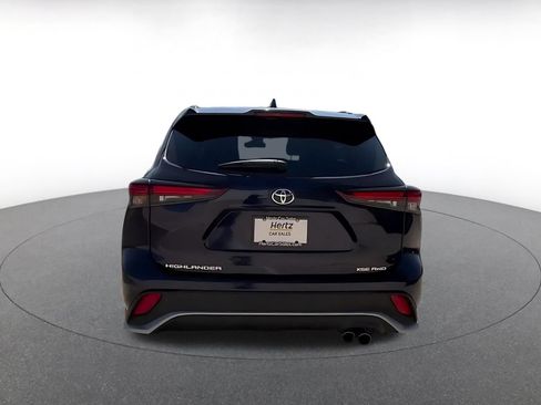 Used 2025 Toyota Highlander XSE AWD/4WD image 10