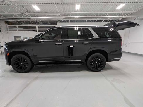 Certified 2021 Cadillac Escalade Premium Luxury image 12