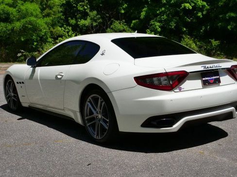 Used 2017 Maserati GranTurismo MC RWD image 21