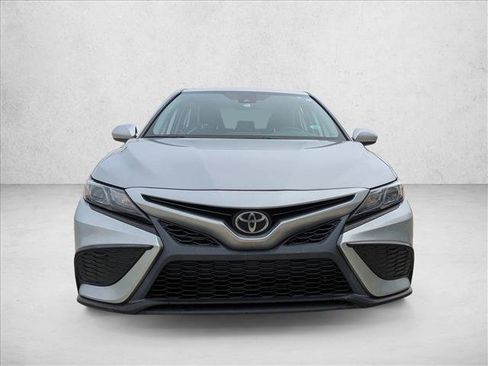 Used 2021 Toyota Camry SE image 2