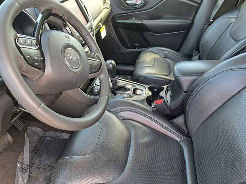 Used 2023 Jeep Cherokee Altitude Lux image 18