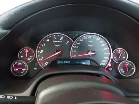 Used 2005 Chevrolet Corvette Convertible w/ Preferred Equipment Group RWD image 18