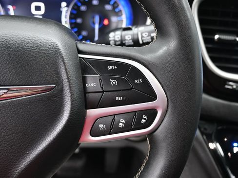 Used 2025 Chrysler Pacifica Select FWD image 18
