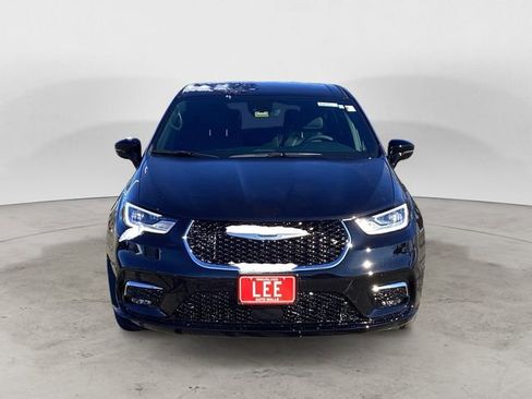 New 2026 Chrysler Pacifica Select image 9