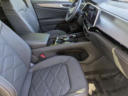 Used 2024 Volkswagen Atlas Cross Sport SE FWD image 18