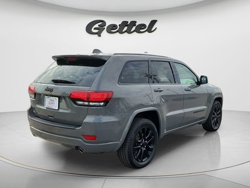 Used 2019 Jeep Grand Cherokee Altitude image 4