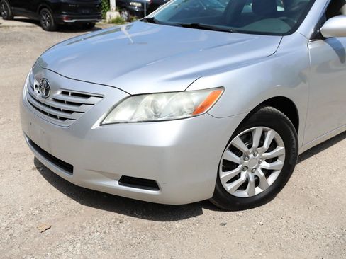 Used 2009 Toyota Camry FWD image 2