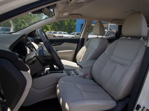 Used 2022 Nissan Rogue Sport SL FWD image 8