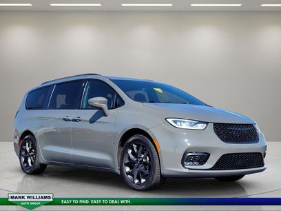 Used 2021 Chrysler Pacifica Touring w/ S Appearance Package