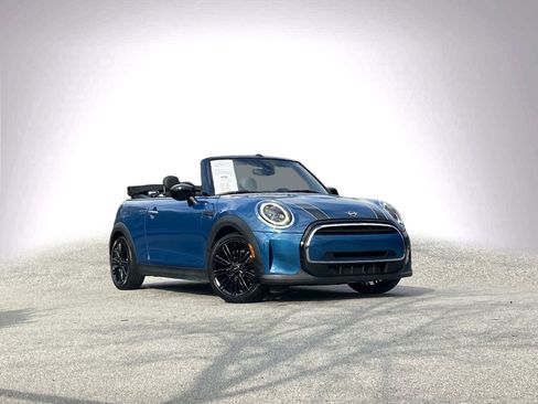 Used 2022 MINI Cooper Cooper image 2