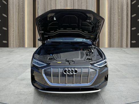 Used 2019 Audi e-tron Prestige w/ Prestige Package image 21