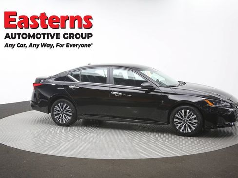 Used 2025 Nissan Altima 2.5 SV FWD image 47