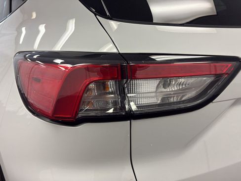 Used 2022 Ford Escape SE w/ Cold Weather Package image 10