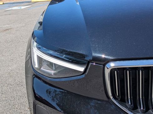 Certified 2025 Volvo XC40 B5 Core AWD/4WD image 11