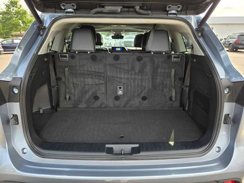 Used 2023 Toyota Highlander XLE AWD/4WD image 16
