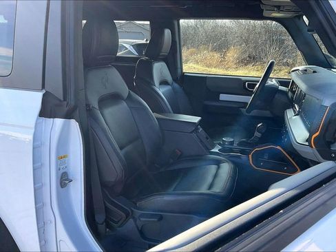 Used 2023 Ford Bronco Badlands image 7