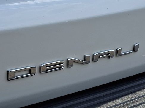 Certified 2023 GMC Yukon XL Denali AWD/4WD image 33