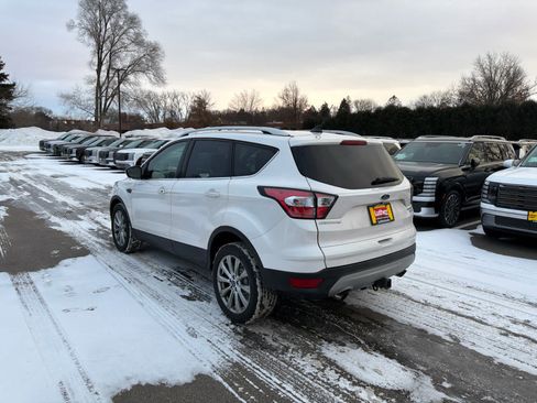 Used 2018 Ford Escape Titanium image 3
