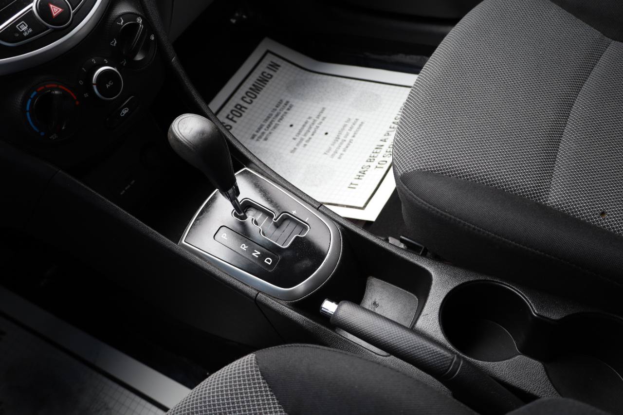 Used 2013 Hyundai Accent GS FWD image 10