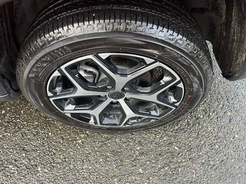 Used 2025 Jeep Compass Limited image 31