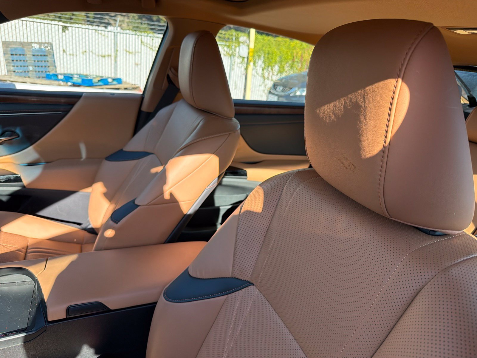 Used 2025 Lexus ES 300h w/ Accessory Package (Z1) FWD image 7