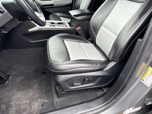 Certified 2022 Ford Explorer XLT w/ XLT Sport Appearance Package AWD/4WD image 11