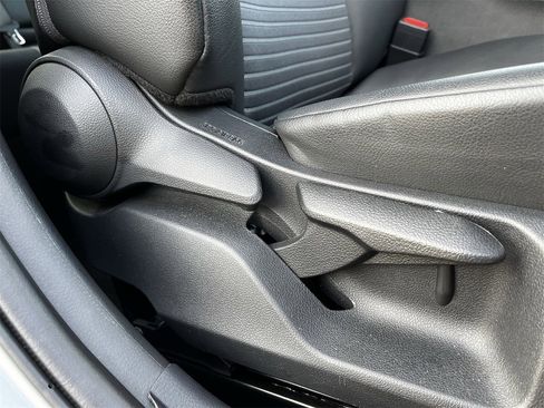 Used 2024 Toyota Camry SE image 25