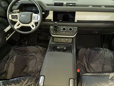 Used 2024 Land Rover Defender 110 S image 3