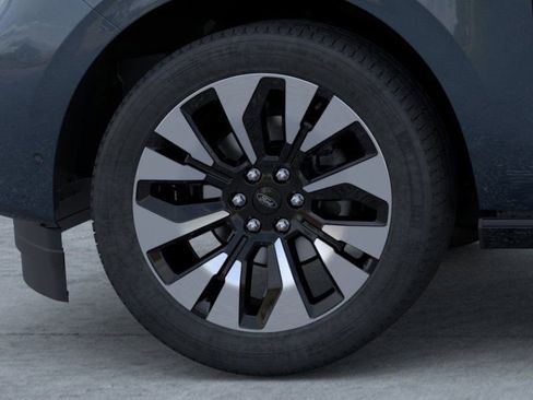 New 2025 Ford Expedition Platinum w/ Driver's Package image 19