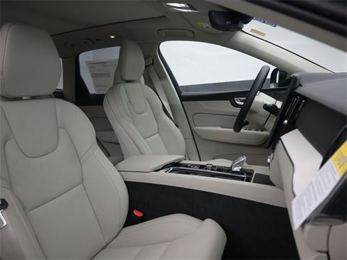 New 2026 Volvo XC60 B5 Ultra w/ Protection Package Premier image 36