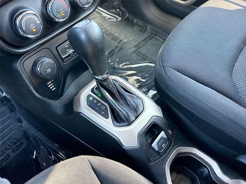 Used 2016 Jeep Renegade 75th Anniversary AWD/4WD image 19