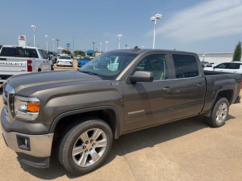 Used 2015 GMC Sierra 1500 SLE w/ SLE Value Package AWD/4WD image 3