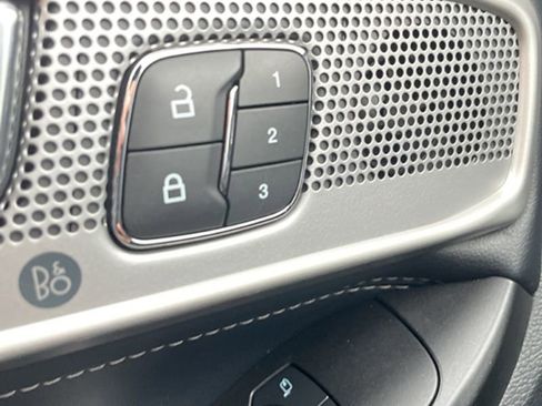 Used 2020 Ford Explorer Limited image 28