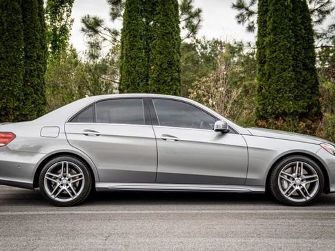 Used 2014 Mercedes-Benz E 550 4MATIC Sedan image 9