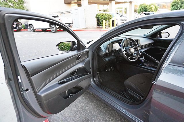 Certified 2025 Hyundai Elantra Sport FWD image 46
