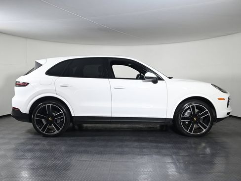 Certified 2023 Porsche Cayenne AWD/4WD image 13