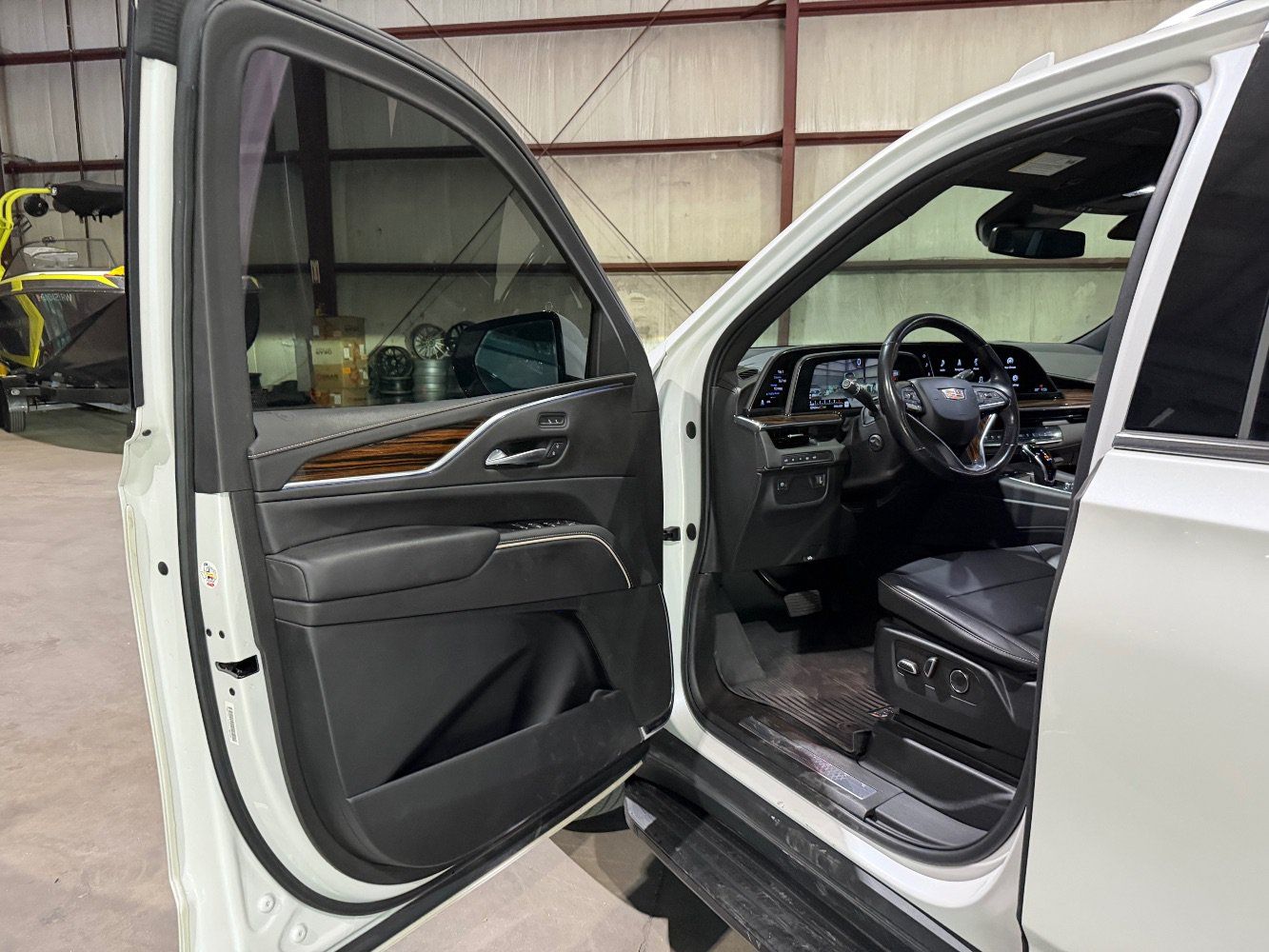 Used 2022 Cadillac Escalade Luxury AWD/4WD image 12