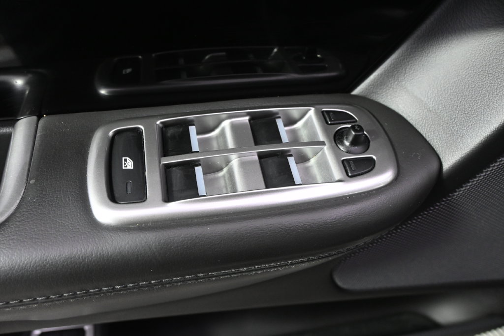 Used 2014 Jaguar XF Supercharged RWD image 23