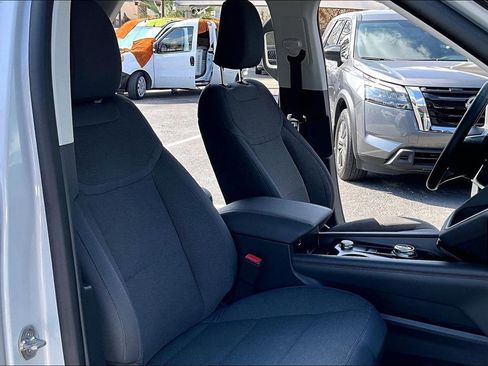 Used 2025 Ford Explorer Active image 12