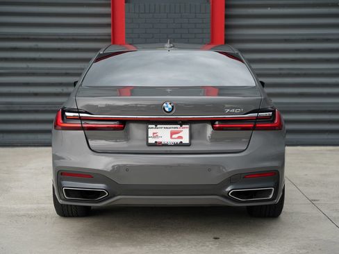 Used 2022 BMW 740i w/ M Sport Package RWD image 13