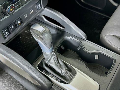 Used 2022 Nissan Frontier SV image 24