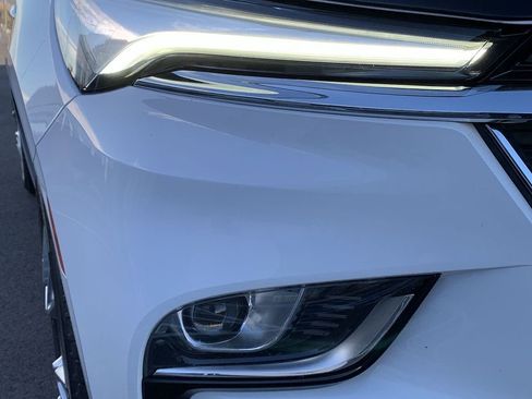 Used 2023 Buick Enclave Essence image 9