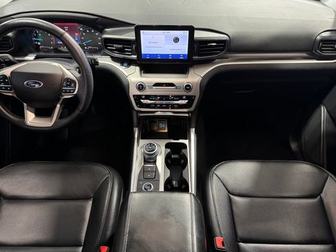 Used 2020 Ford Explorer XLT w/ Equipment Group 202A AWD/4WD image 39