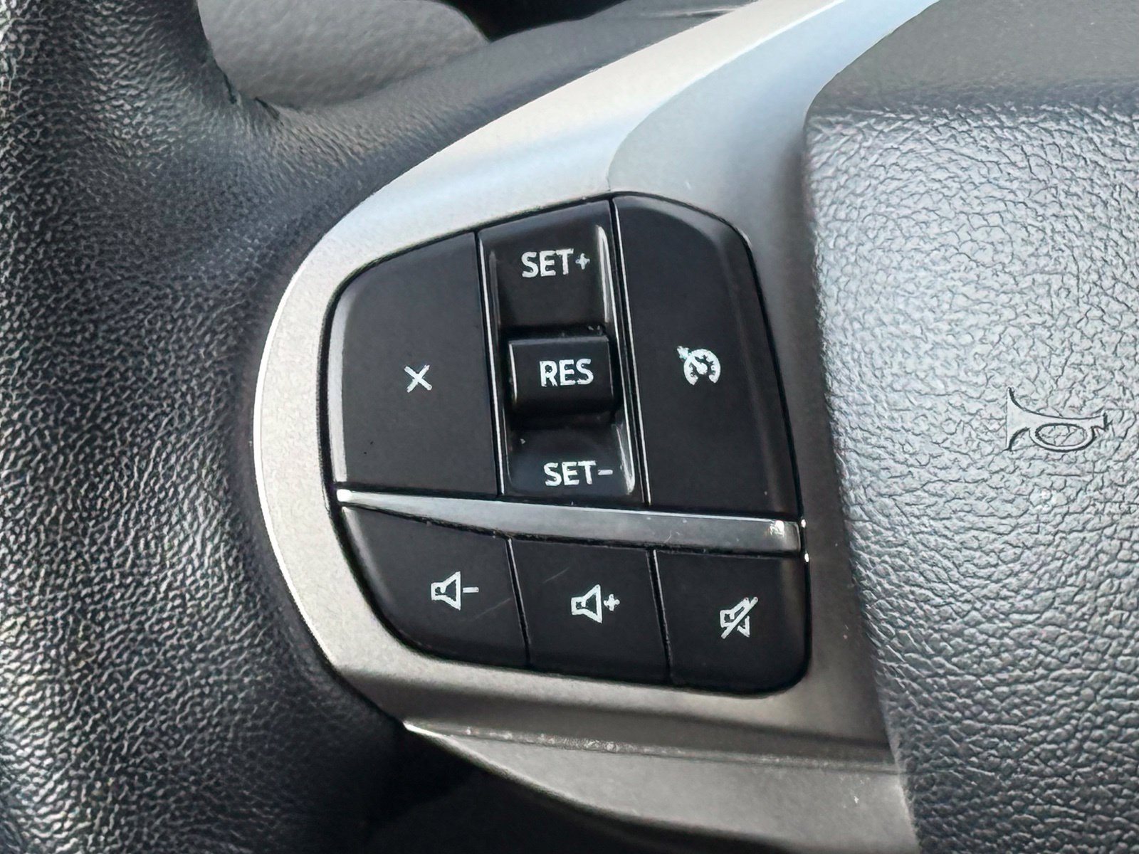 Used 2022 Ford Explorer XLT w/ Equipment Group 202A AWD/4WD image 30