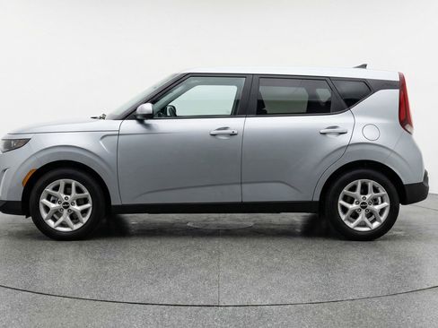 Used 2025 Kia Soul LX w/ LX Technology Package FWD image 5