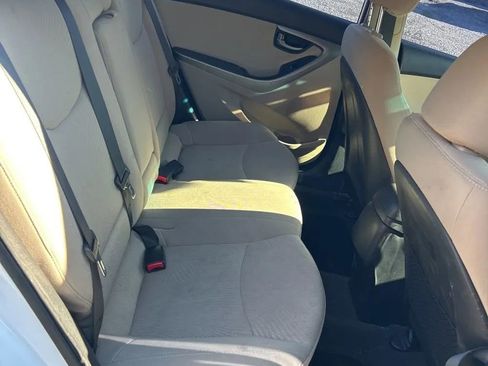 Used 2016 Hyundai Elantra SE image 20