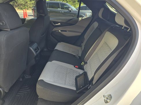 Used 2022 Chevrolet Equinox LS AWD/4WD image 10