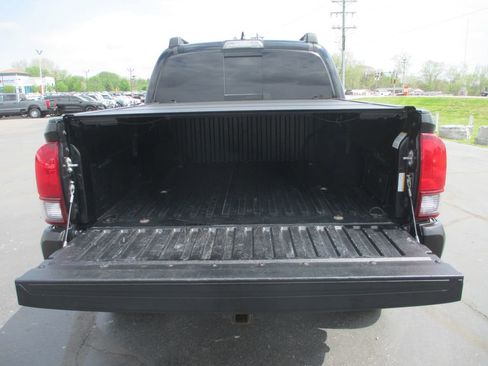 Used 2019 Toyota Tacoma SR5 image 8